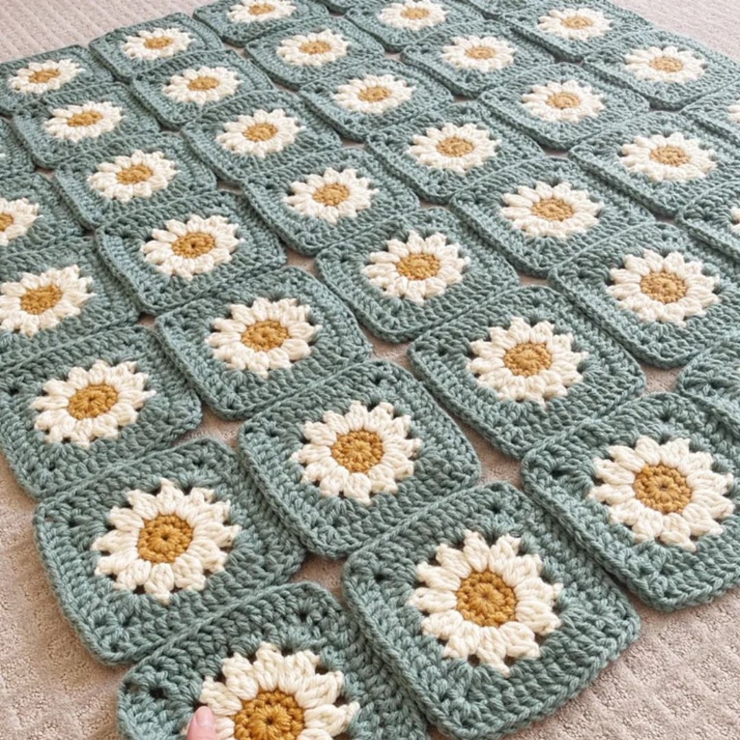 Cozy Daisy Blanket